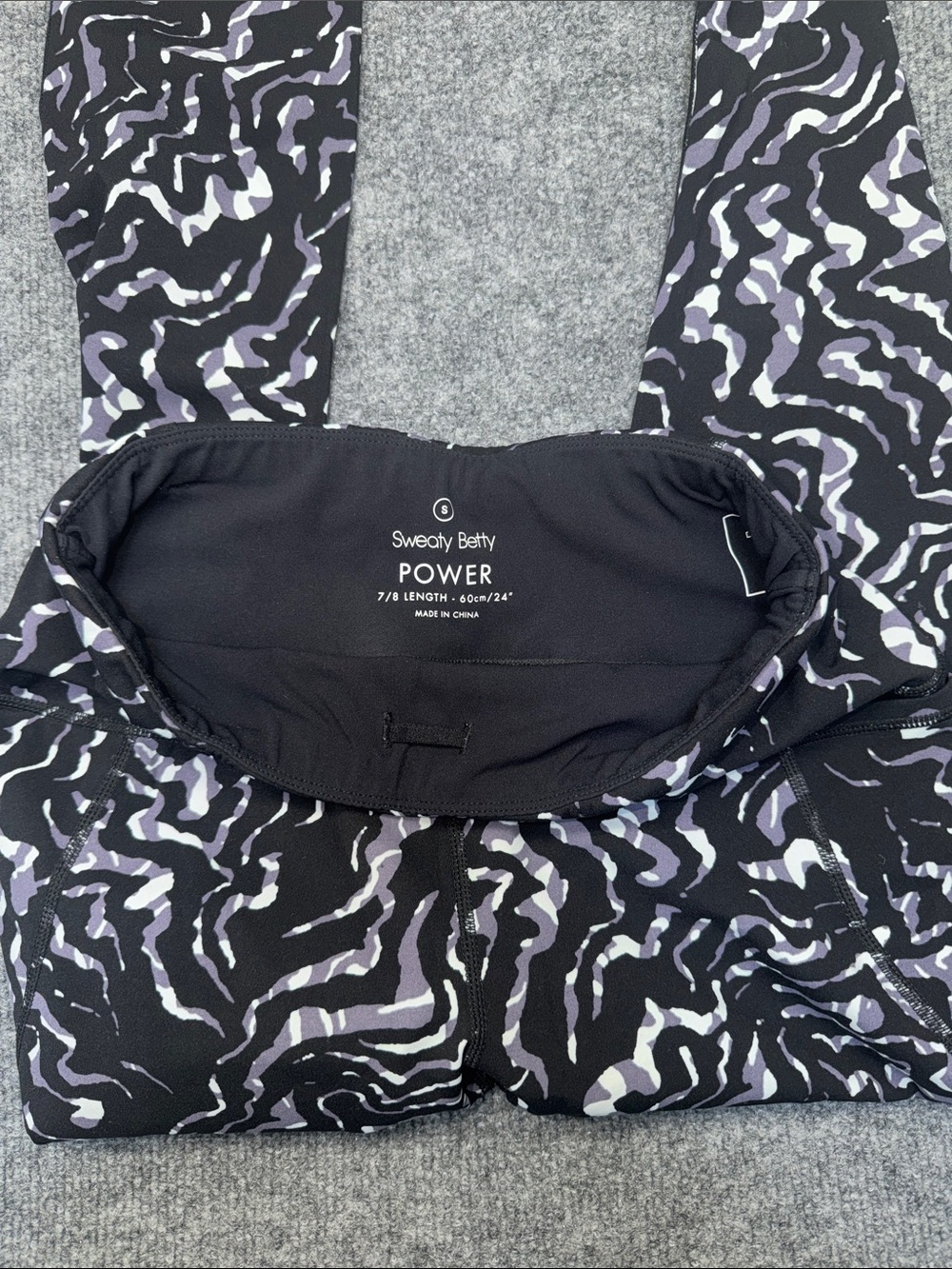 Sweaty Betty Power 7/8 Black & Gray Abstract Print Jeggings - Picture 6 of 7